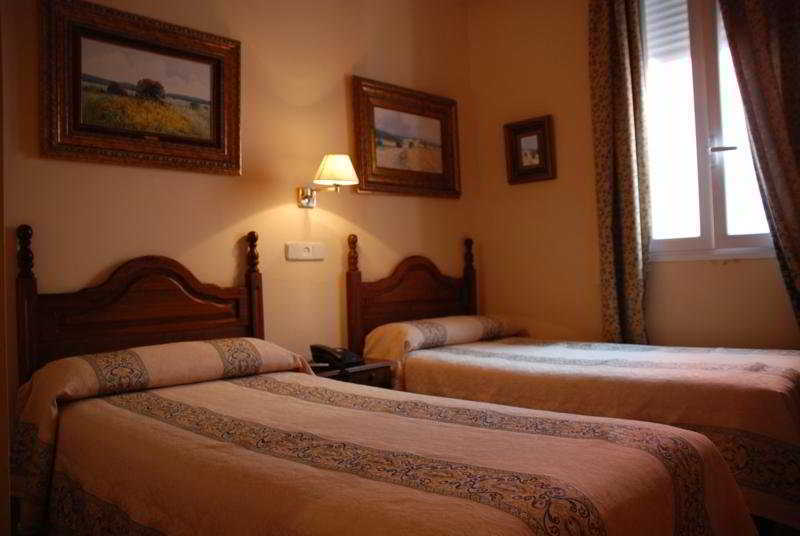 Hostal Gran Duque Madrid Room photo
